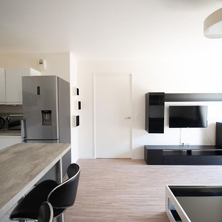 Appartements De 2 Ou 3 Chambres A 40 Minutes De Paris Courcouronnes Номер фото