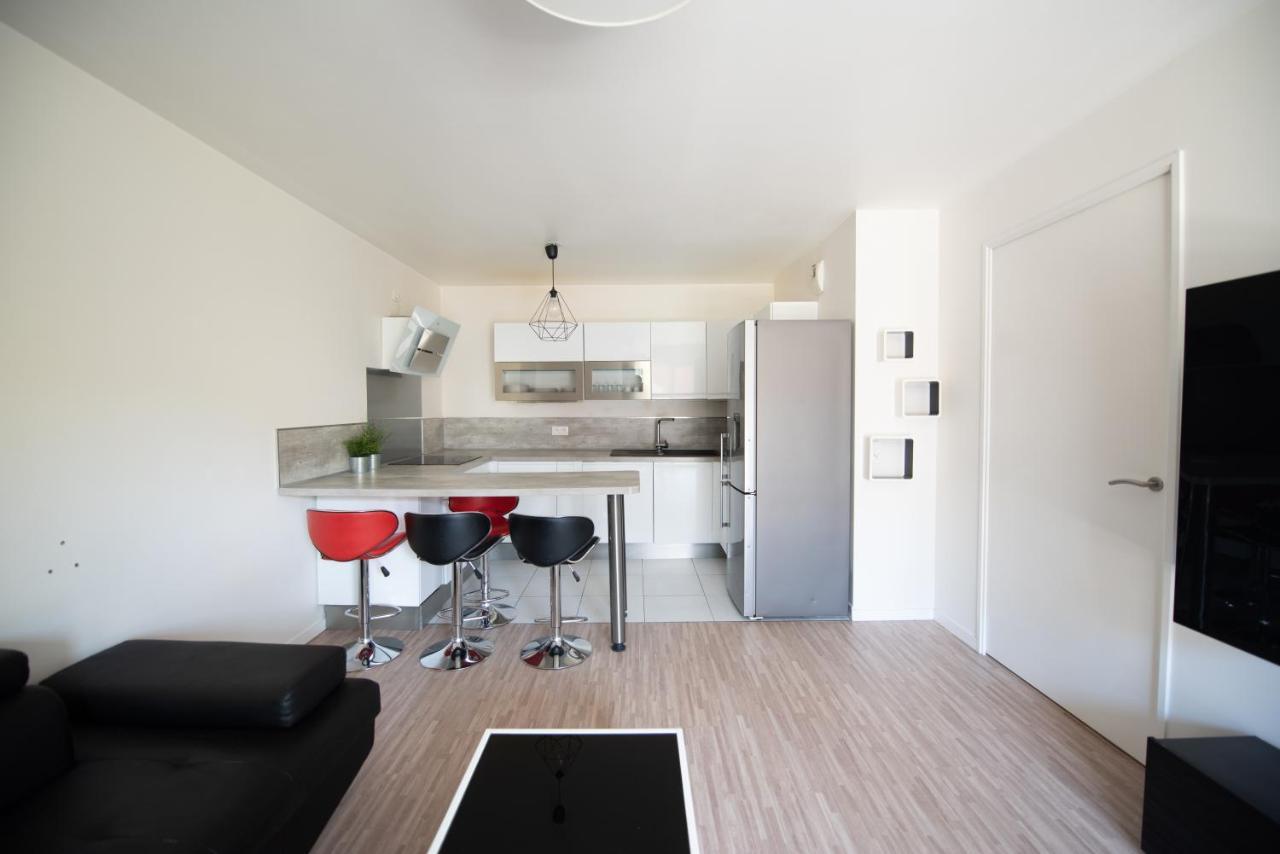 Appartements De 2 Ou 3 Chambres A 40 Minutes De Paris Courcouronnes Номер фото